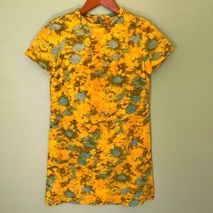 Vintage yellow floral mini dress. Zipper back.